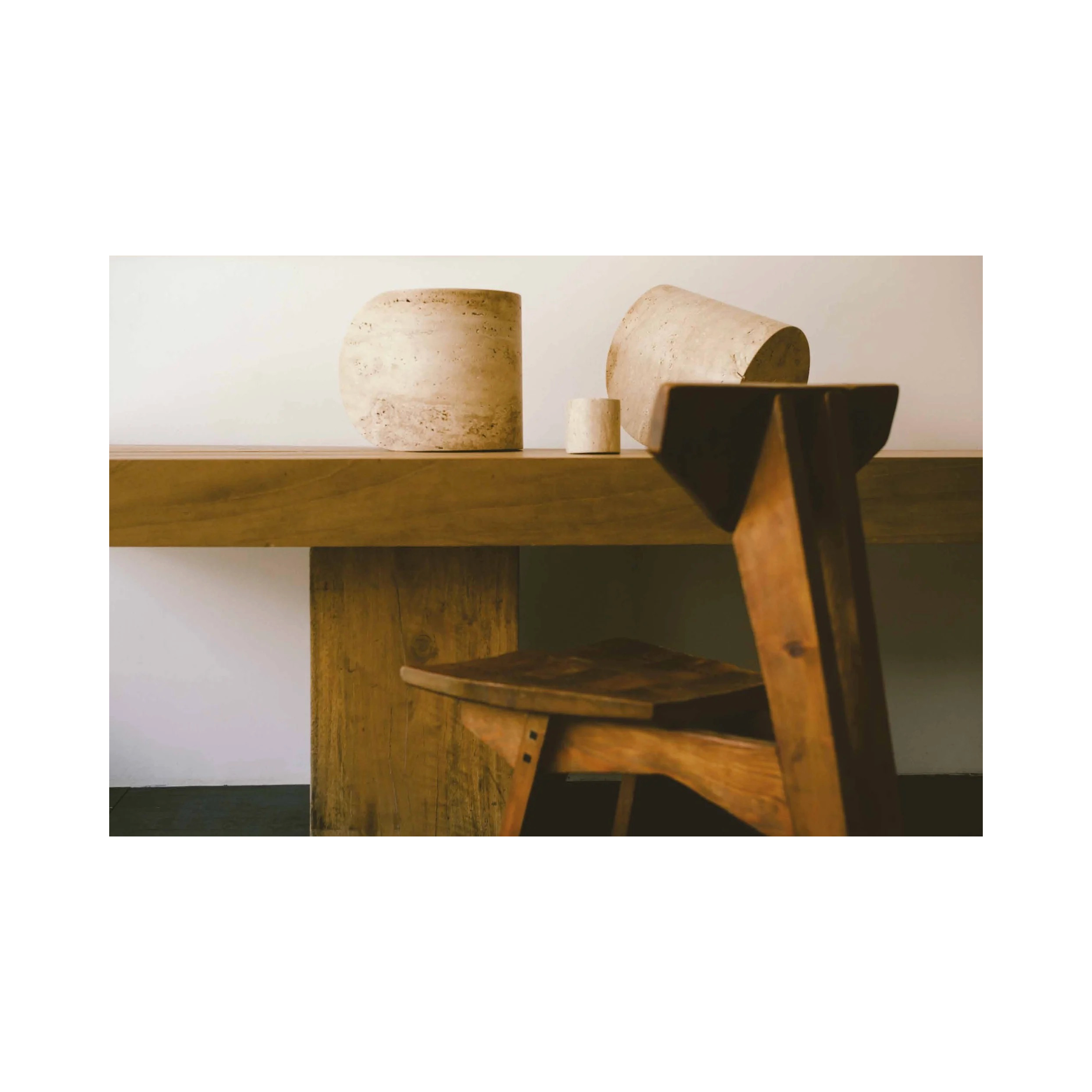 92413 BEA MOMBAERS. ITEMS & INTERIORS COFFEE TABLE BOOK
